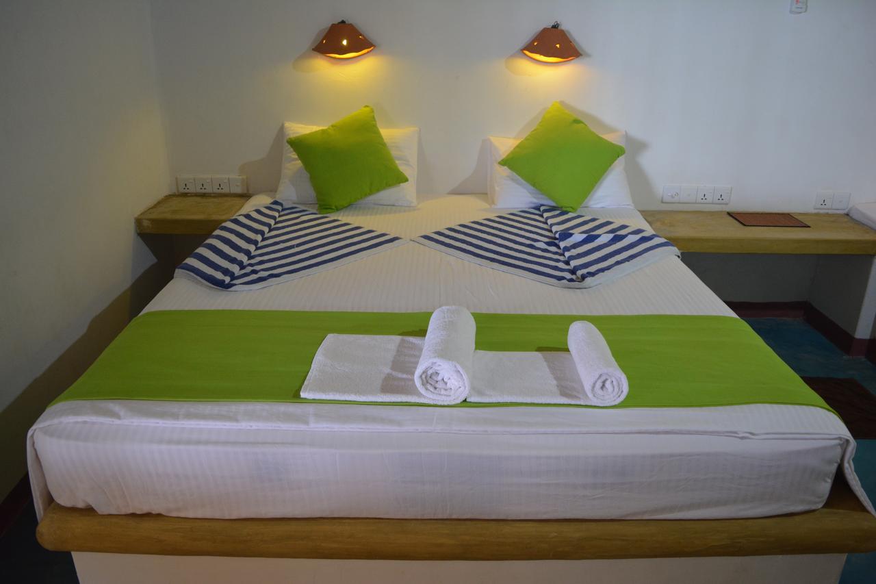 Seahorse Beach Resort Калпітія Екстер'єр фото
